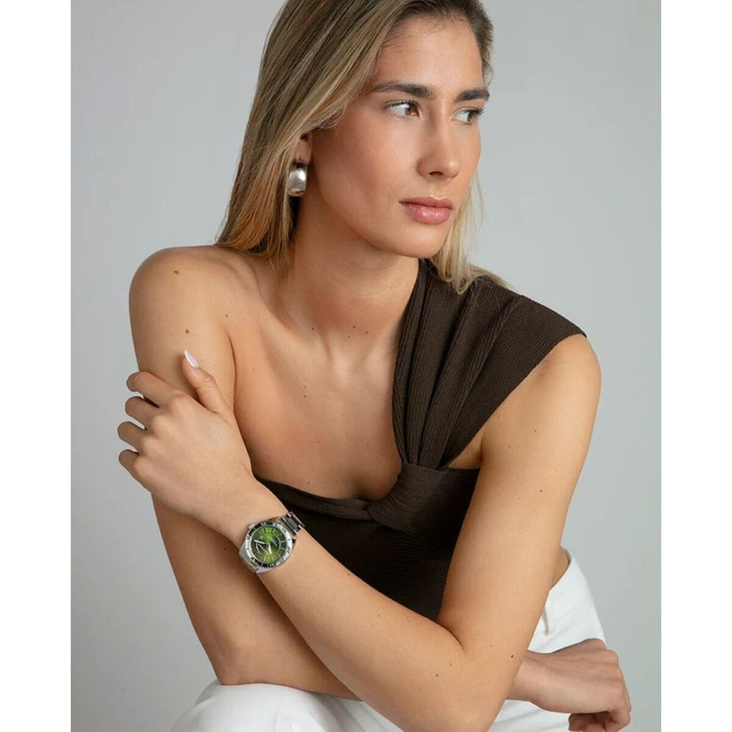 V2HEAA9C0ACEDF0B5E0EAAC8EDF5F91648FR6732850P4